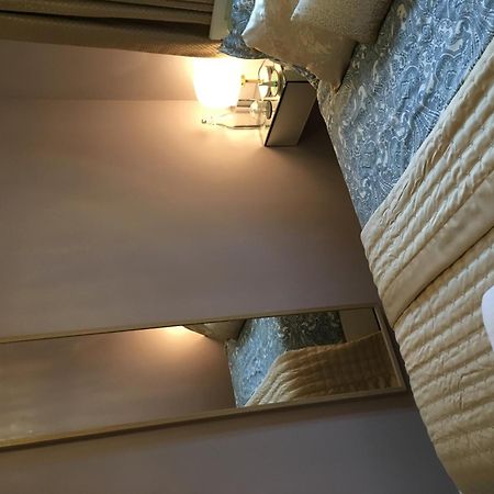 Leafy Suburban Bed And Breakfast Northwood  Екстериор снимка