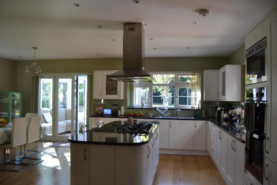 Leafy Suburban Bed And Breakfast Northwood  Екстериор снимка