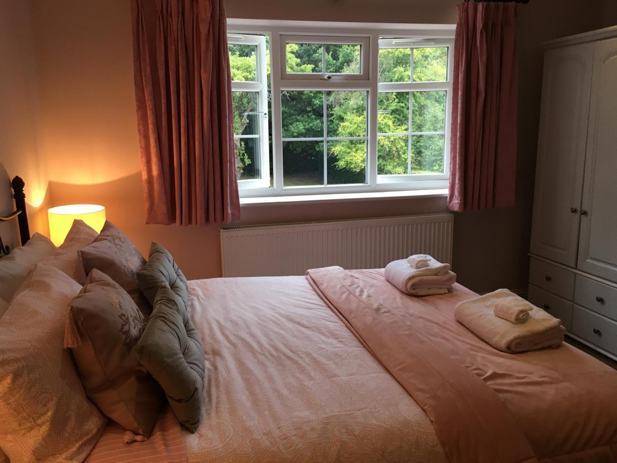 Leafy Suburban Bed And Breakfast Northwood  Екстериор снимка