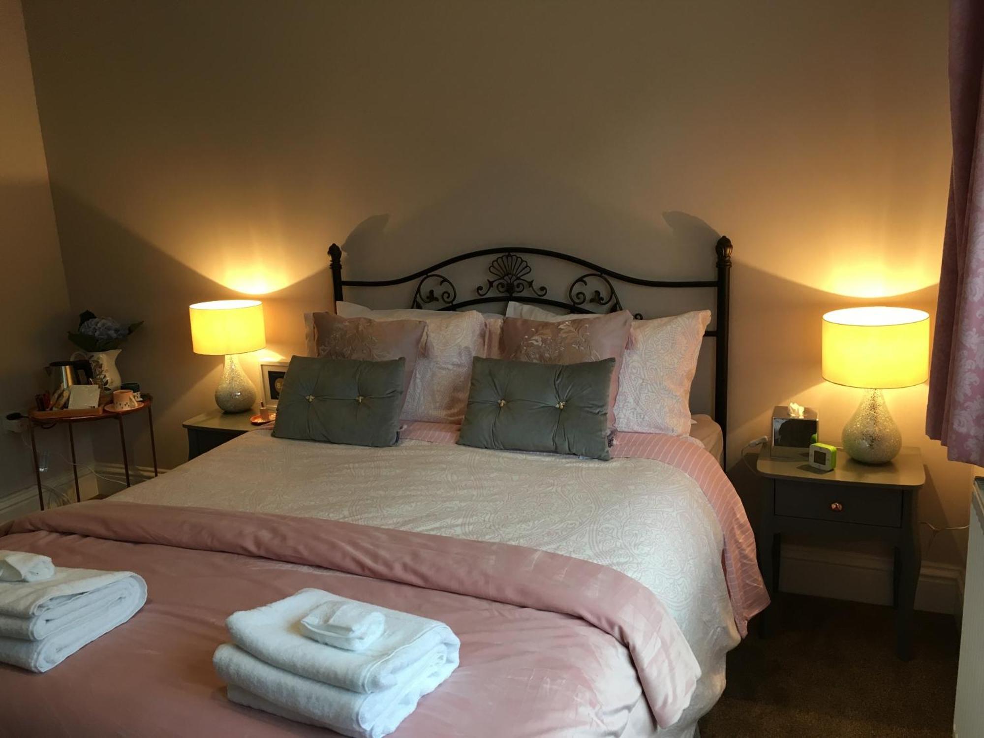 Leafy Suburban Bed And Breakfast Northwood  Екстериор снимка